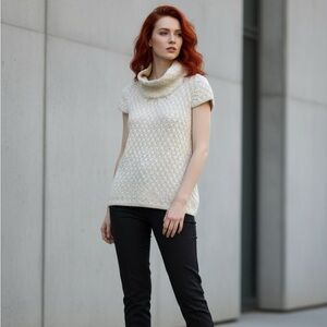 VTG Artisan size M cream cable
Knit short sleeve wool blend sweater Y2K